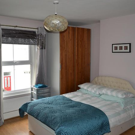 2 Bedroom House -Ealing London Exterior photo