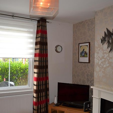 2 Bedroom House -Ealing London Exterior photo