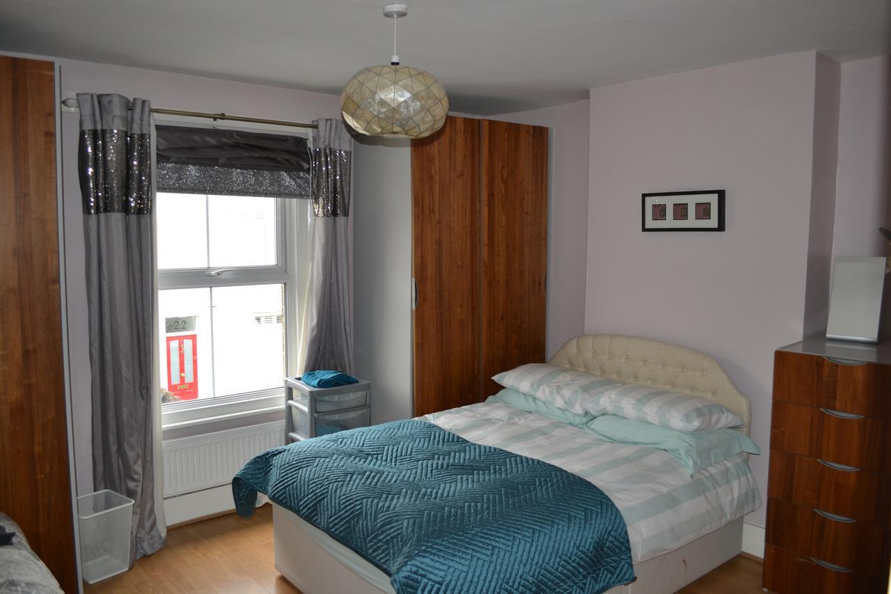 2 Bedroom House -Ealing London Exterior photo