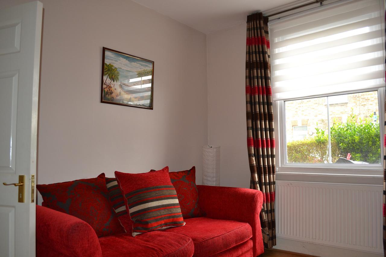 2 Bedroom House -Ealing London Exterior photo