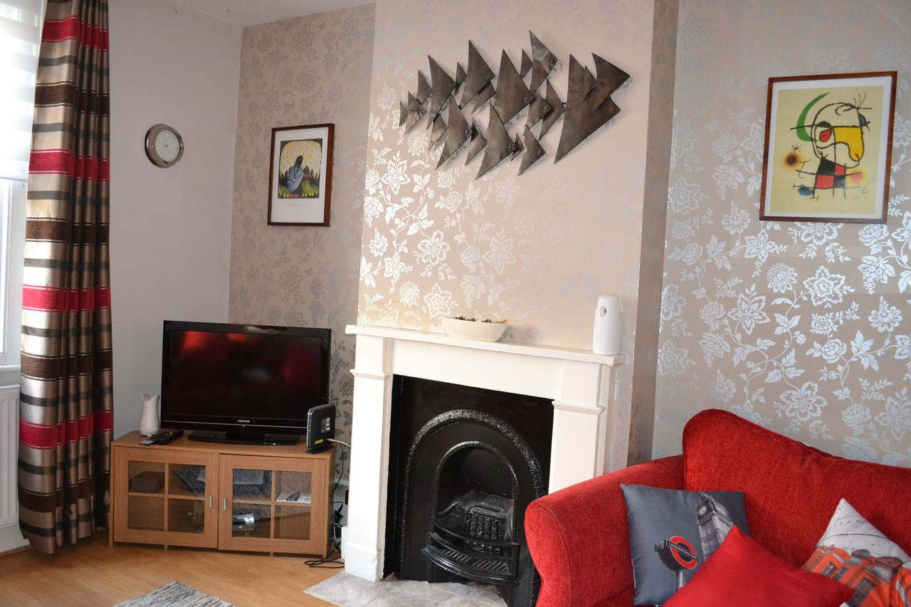 2 Bedroom House -Ealing London Exterior photo